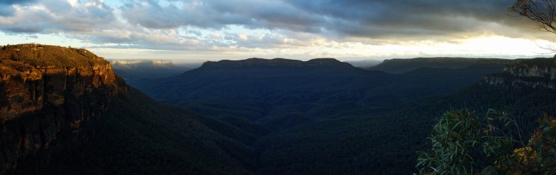 087_Blue_mountains_3.jpg - Abendstimmung beim "Gordon Falls" Lookout in Leura, einer meiner abendlichen "Alleingänge"