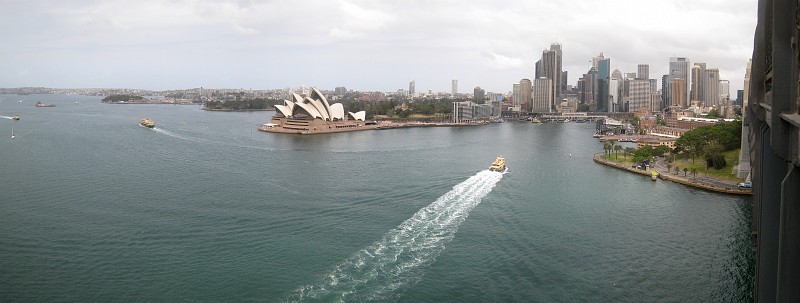 090_Sydney.jpg - auch die Fahrbanebene ist schon ganz schön hoch! Hier darf man auch wieder selbst fotografieren...